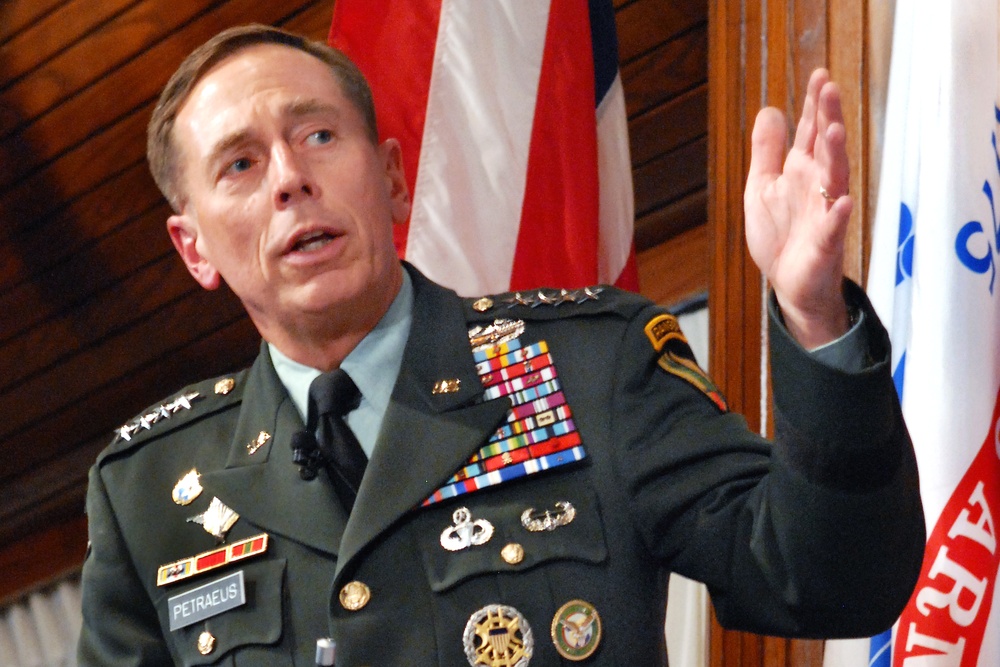 Petraeus Outlines Leadership Strategy at Counterinsurgency Symposium