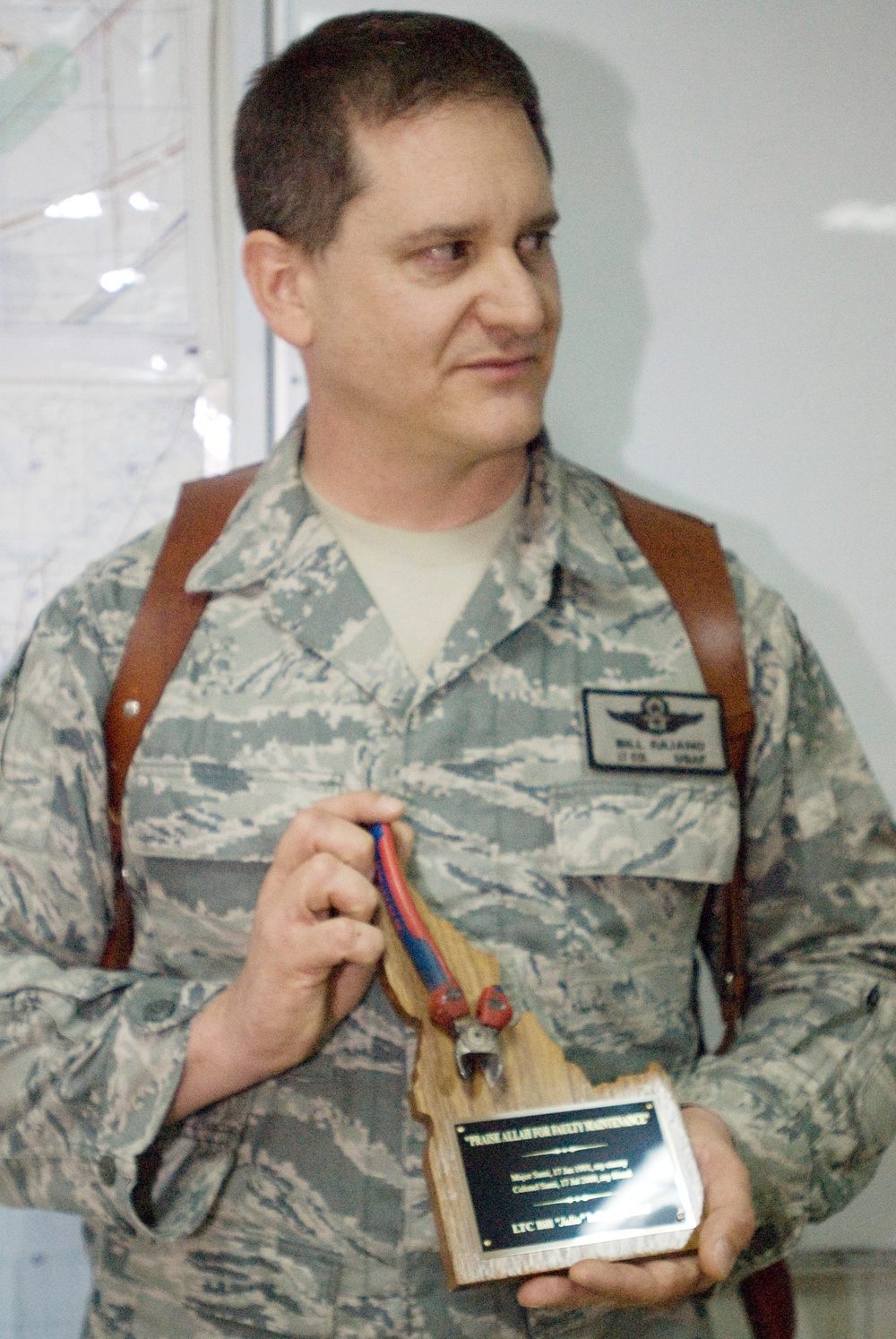 Former Foes Become Allies: U.S. and Iraqi Air Force Officers Commemorate Friendship