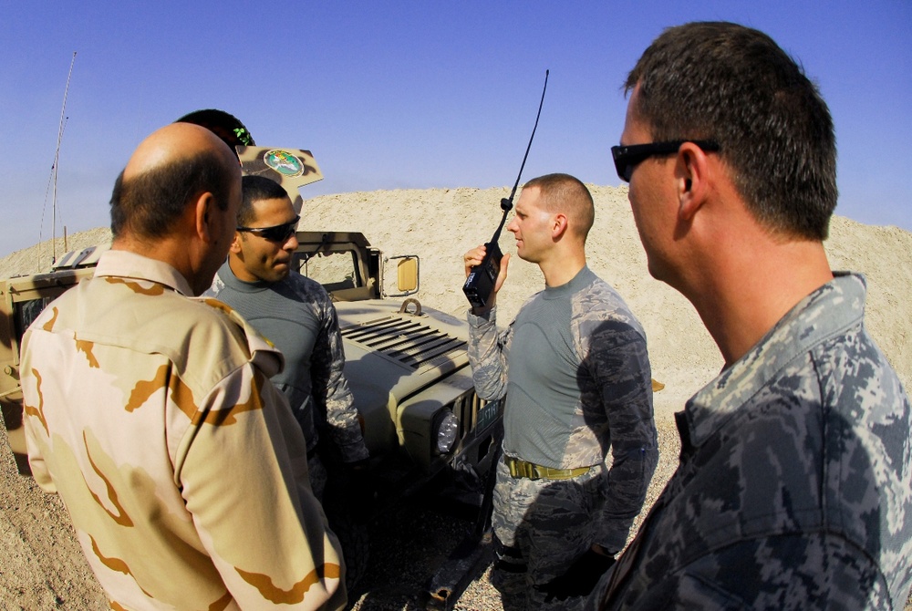 Air Liaison Officer Ensures Radio Connectivity During Iraq Training Exercise