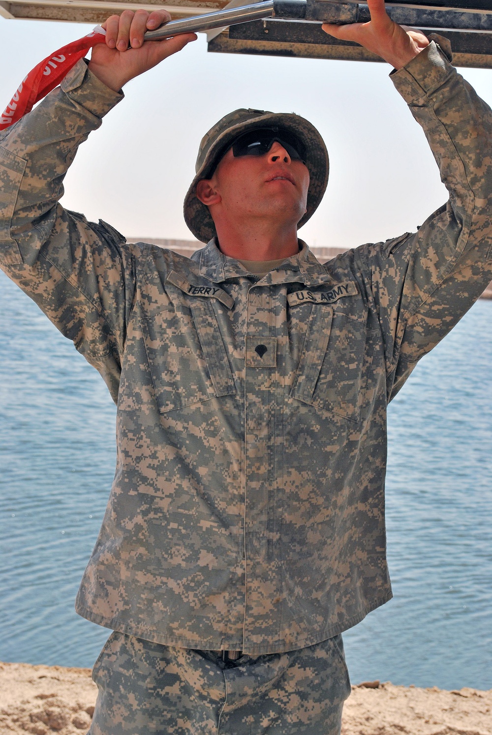 U.S. Soldier Demonstrates Solar-Powered Water Filtration System in Iraq