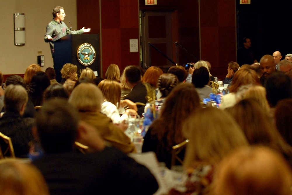 Storytelling Expert Engages Military Families at Defense Department Conference