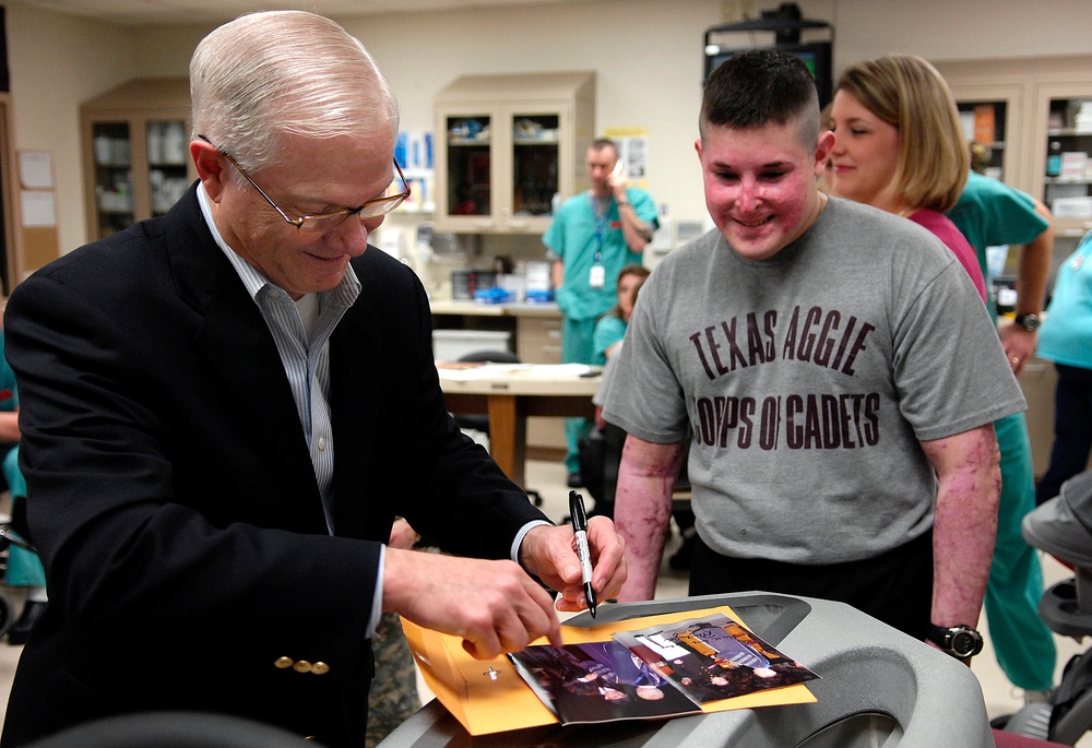 Defense Secretary Honors Wounded Veteran at Rehab Center