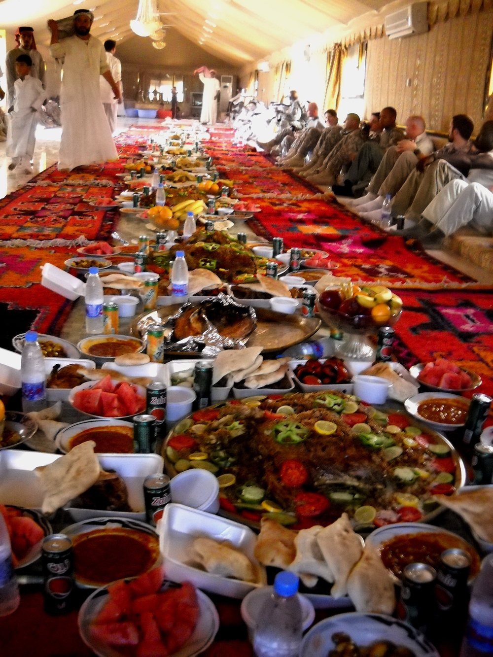 U.S. Troops Share Meal with Iraqi Tribal Leaders