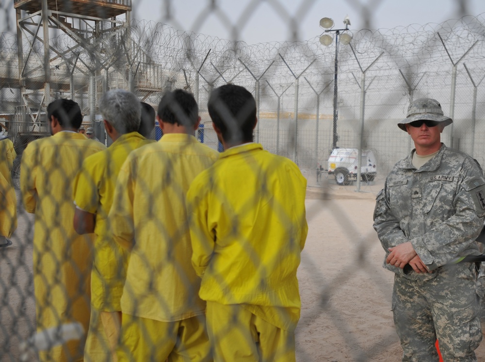 Army Sergeant Oversees Transfer of Detainees at Iraqi Internment Facility