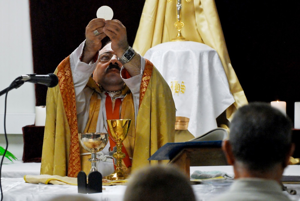 Iraqi Bishop Celebrates Mass for U.S. Troops in Basra