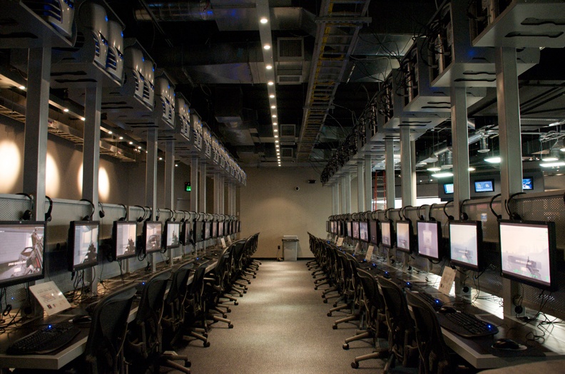 Army Experience Center Offers Immersive Gaming for Visitors