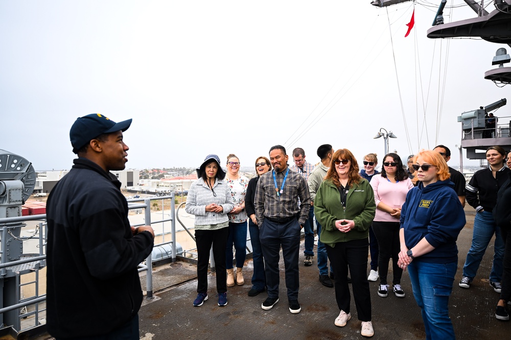 USS Pearl Harbor (LSD 52) Visits Naval Surface Warfare Center, Port Hueneme Division for Ship Groom, Tours