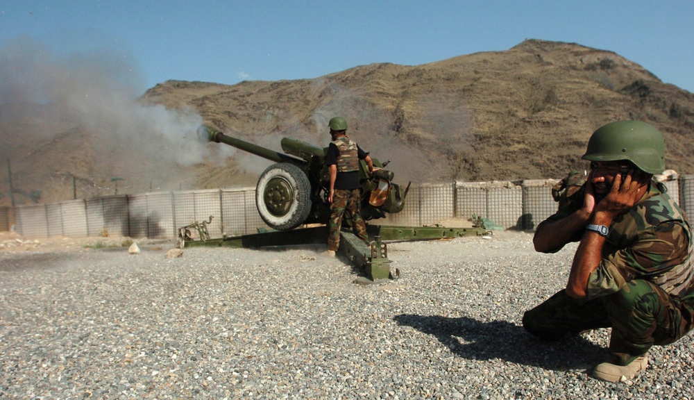 Afghan Soldiers Train on Artillery Cannon in Nuristan Province