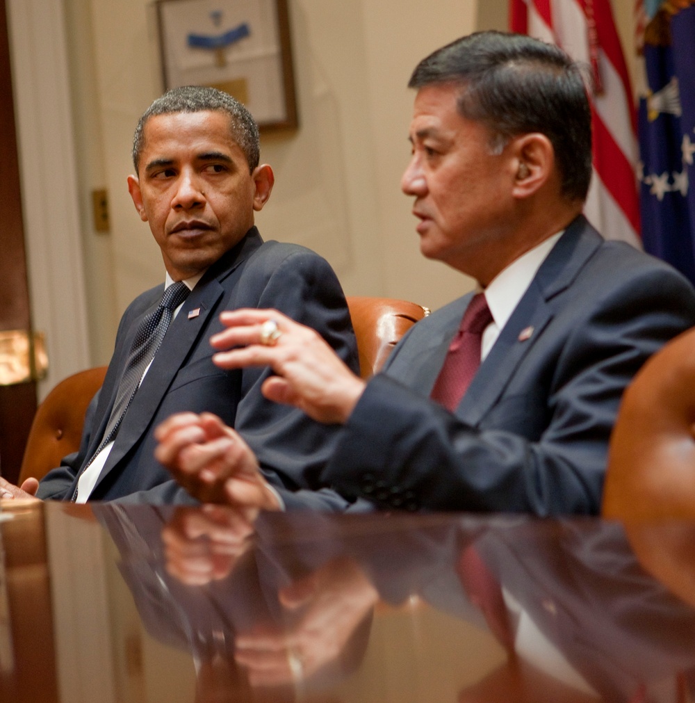 Obama, Shinseki Discuss GI Bill, Health Care Reforms with Military Journalists