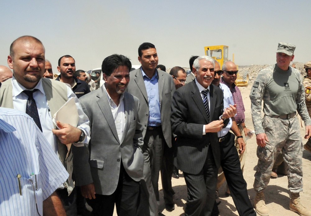 Iraqi Governor Visits Basra Trash Dump with U.S. Military