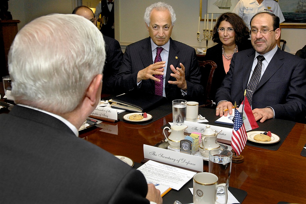 Defense Secretary Gates Hosts Iraqi Prime Minister Maliki at Pentagon