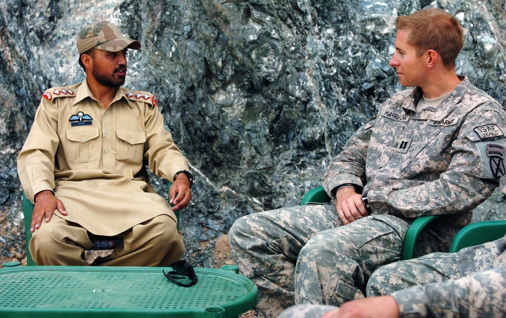 U.S. and Pakistani Armies Discuss Cooperation at Nawa Pass in Afghanistan