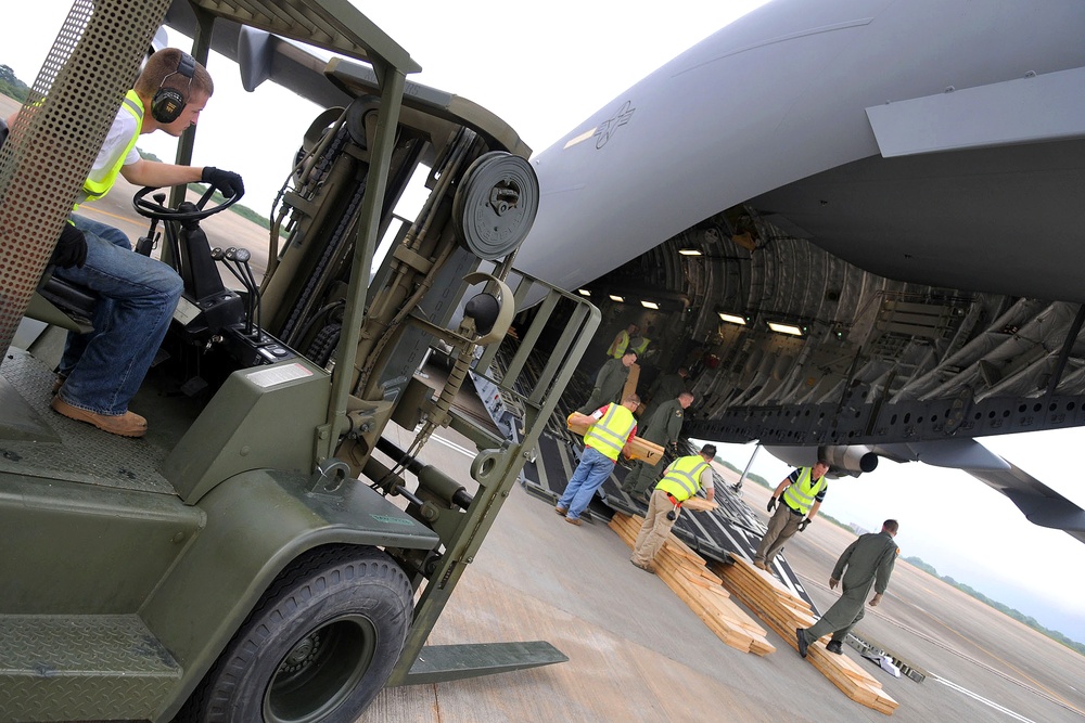 U.S. Airmen Prepare for Obama's Visit to Ghana