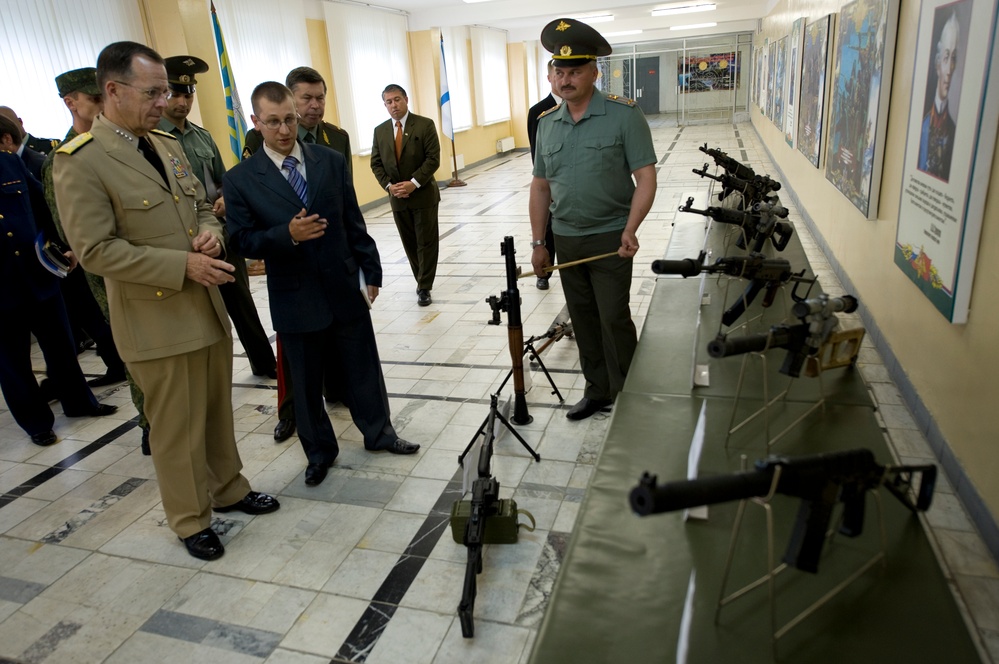Mullen Tours Russian Military Academy in Moscow