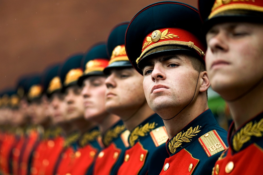 Mullen Lays Wreath at Tomb of the Unknown Soldier in Moscow