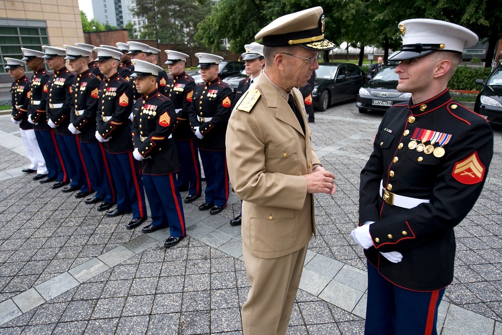 Mullen Meets with Russian Military During Moscow Visit