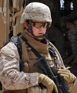 Marine Gunnery Sgt. Provides Security for Brig. Gen. During Iraq Visit