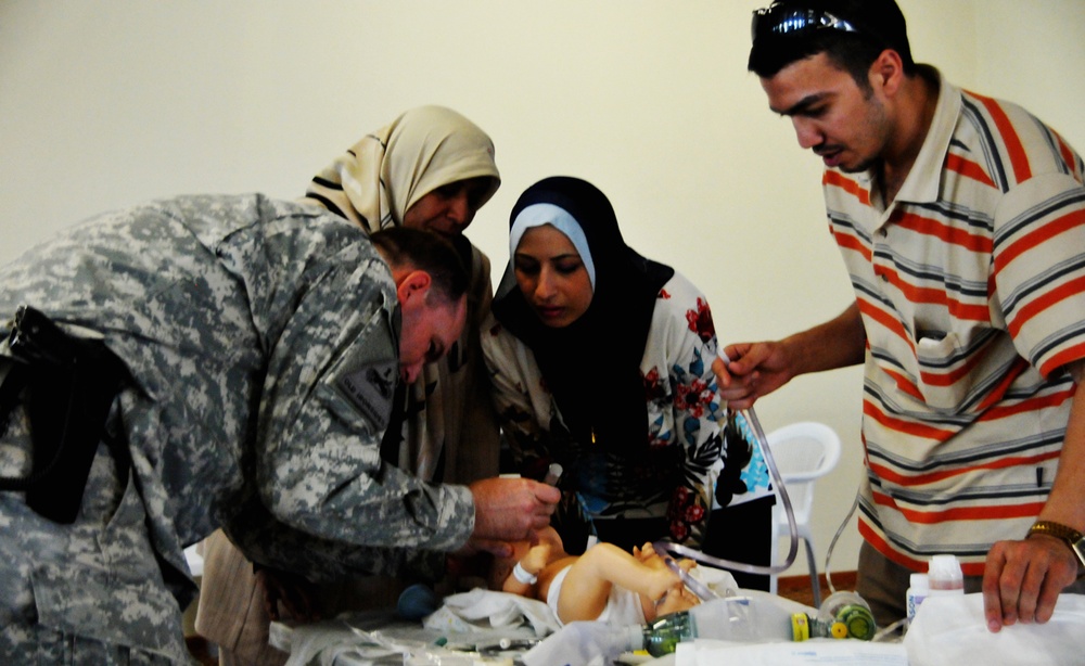 U.S. Army Doctor Trains Iraqi Doctors in Neonatal Resuscitation
