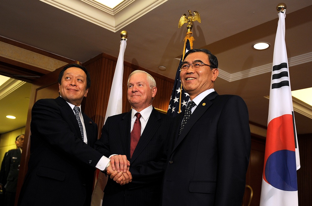 Defense Chiefs Meet at Asia Security Summit