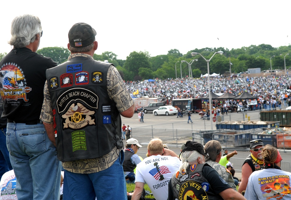 Thousands of Bikers and Veterans Gather for Rolling Thunder Rally in Washington