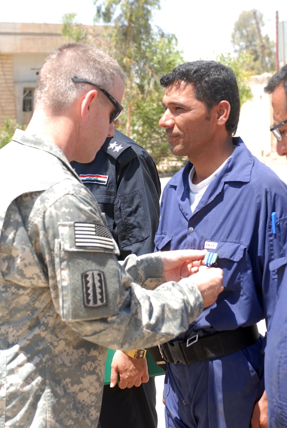 U.S. Army Officer Honors Iraqi Policeman for Vehicle Maintenance