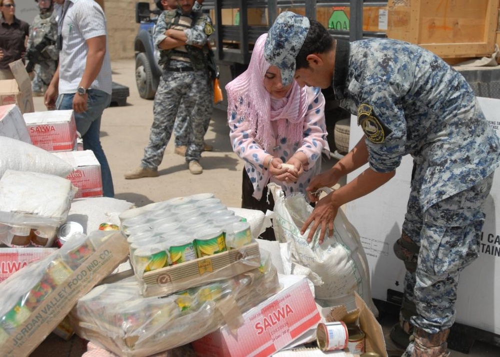 Iraqi Officials Distribute UN Relief Food to Widows in Taji
