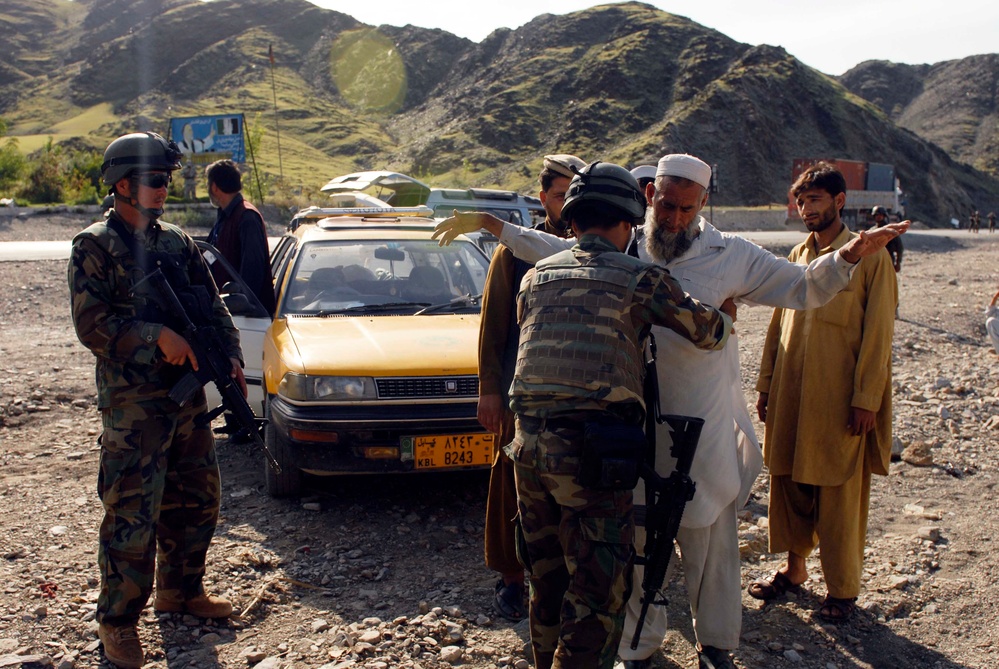 Afghan Commandos Conduct Vehicle Checkpoint Near Torkham Border