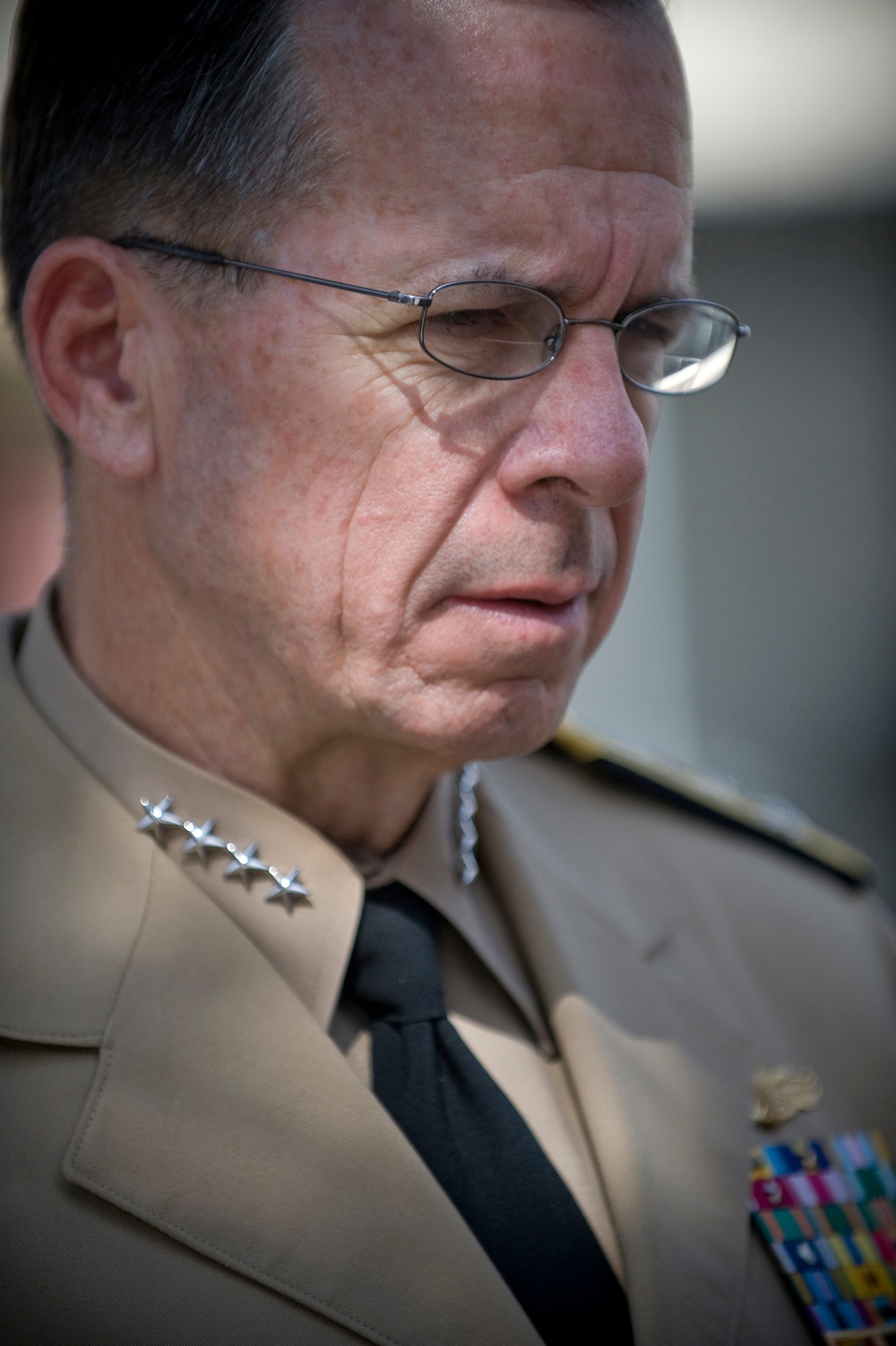 Top U.S. Military Officer Tours Medical Research Unit in Cairo