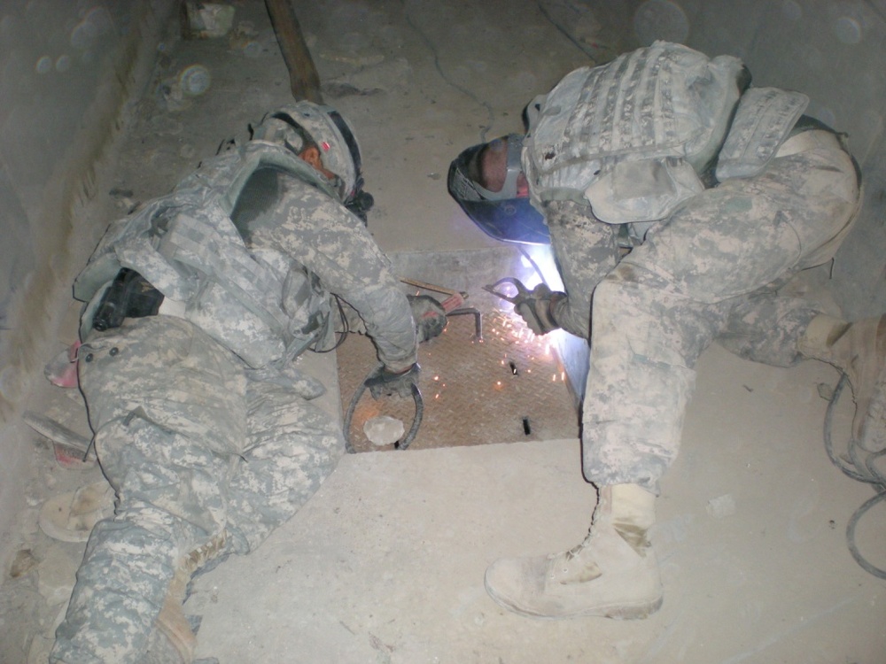 Soldiers Seal Drainage Tunnel to Thwart Terrorists in Baghdad