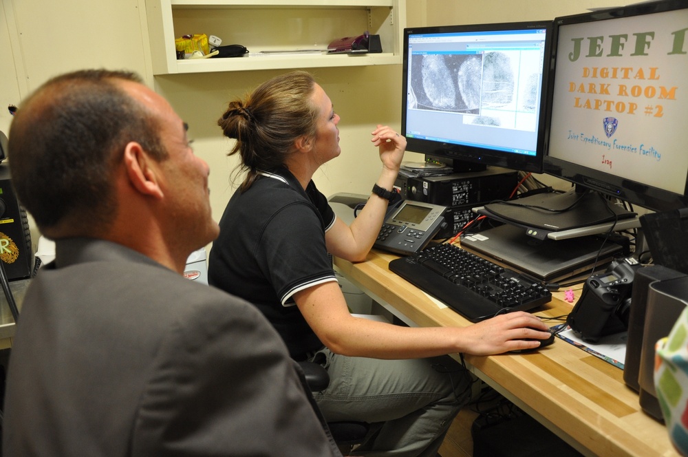 Forensic Examiners Analyze Fingerprints in Iraq