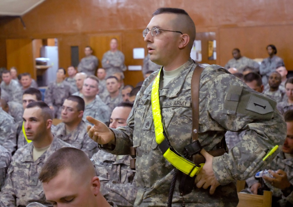 Army Leaders Discuss Valor with Medal of Honor Recipients in Iraq