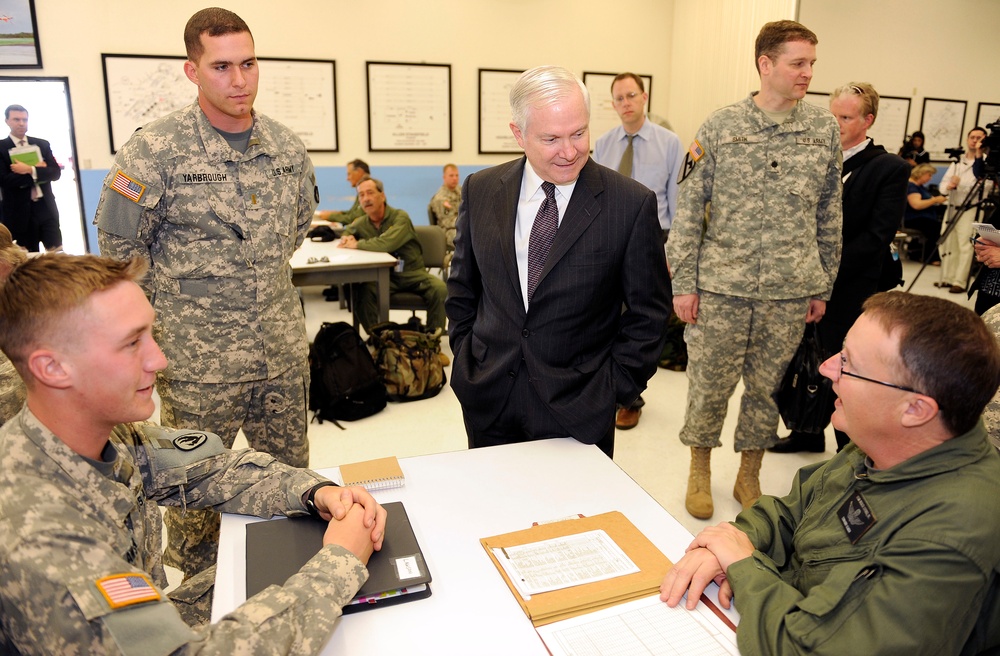 Defense Secretary Gates Visits Alabama Flight School