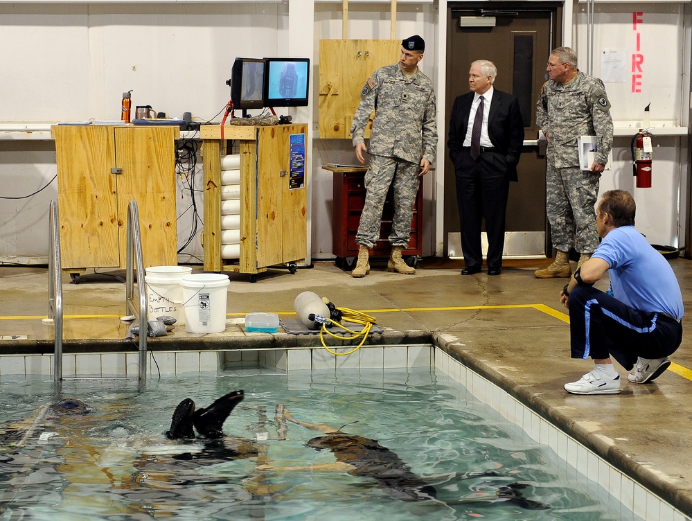 Defense Secretary Gates Visits Helicopter Survival Training in Alabama