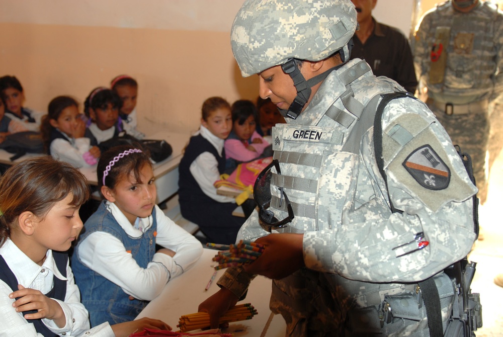 Army Sergeant Distributes School Supplies to Iraqi Students