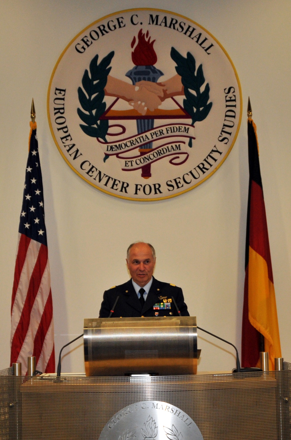 Italian Defense Chief Addresses Security Studies Students in Germany