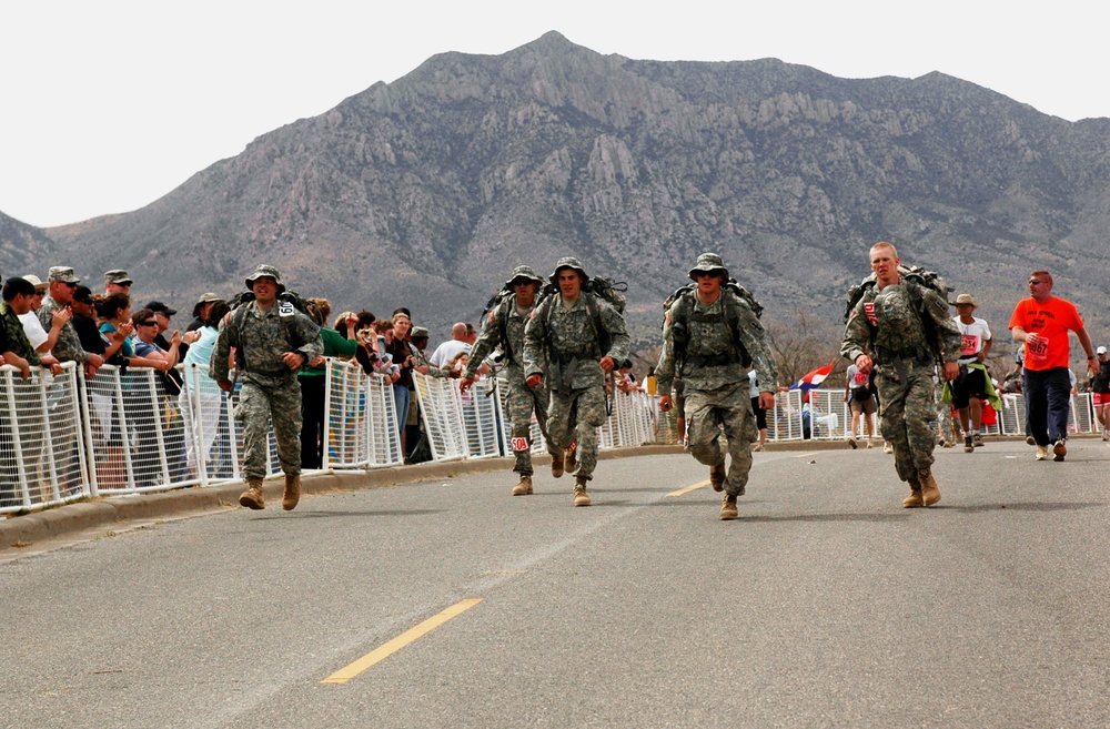 Wisconsin National Guard Soldiers Win Bataan Memorial Death March