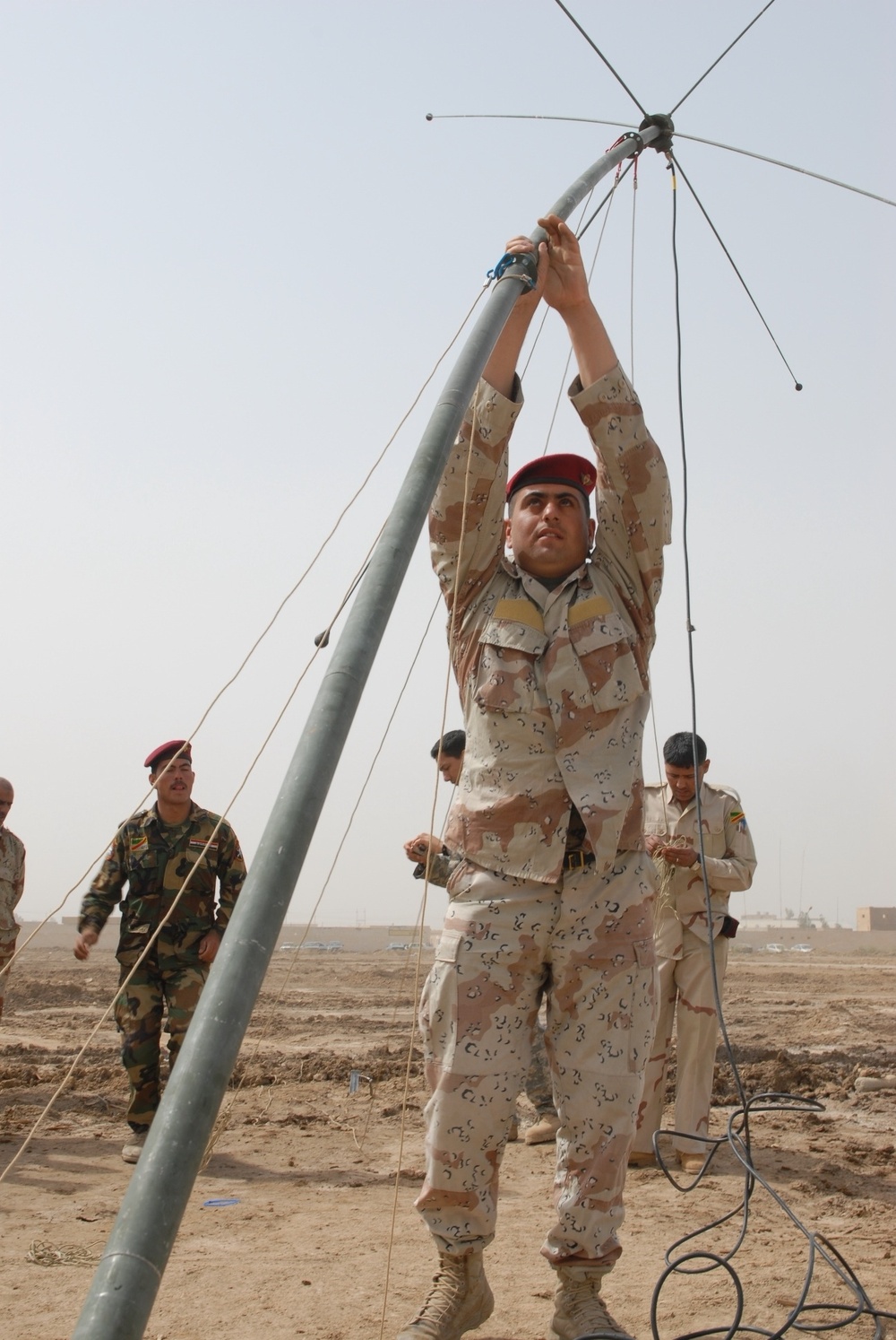U.S. Soldiers Train Iraqi Army on Antenna Assembly