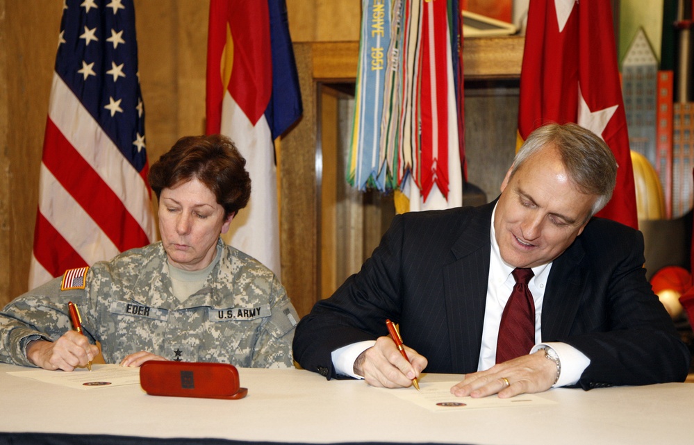 Army Reserve, Colorado Governor Sign Employer Partnership Agreement
