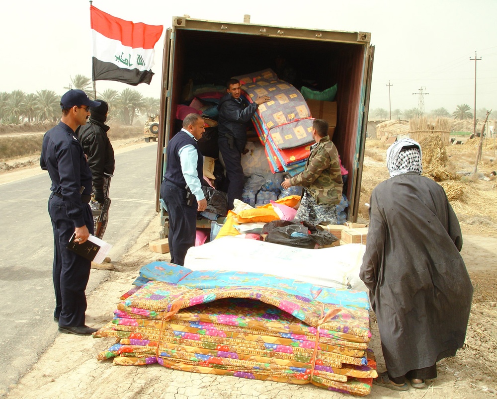 Iraqi Police Provide Humanitarian Aid to Rural Village