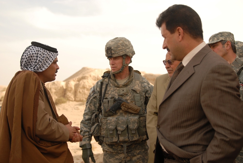 U.S. Army General Discusses Restoration of Historic Iraqi Monuments with Tourism Minister