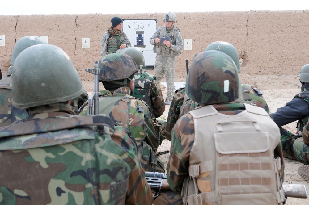DVIDS - Images - U.S. Sergeant Trains Afghan Soldiers on Rifle ...