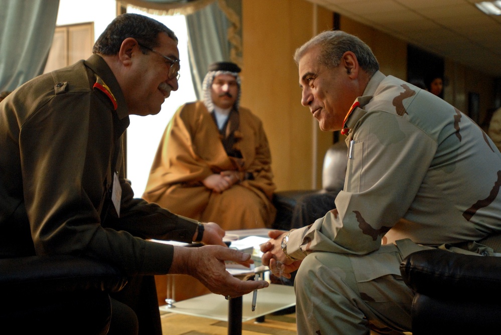 Iraqi Army General Meets with Tribal Leaders at Security Conference in Baghdad