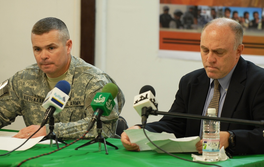 U.S. Army, Iraqi Officials Discuss Security Progress in Diwaniya Province