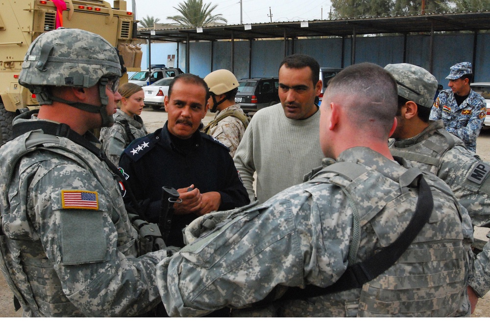 Iraqi Police, U.S. Soldiers Collaborate at Numaniyah Station