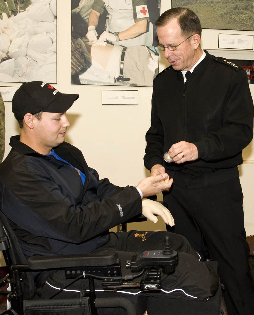 Mullen Honors Injured Canadian Soldier in Ottawa