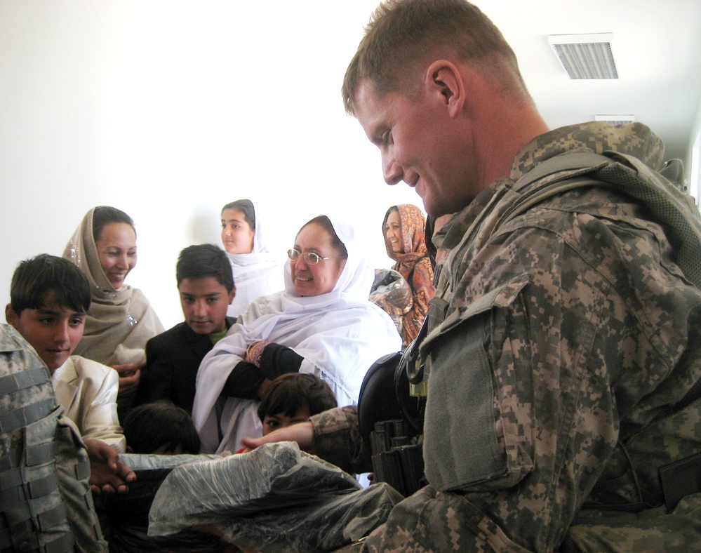 Wounded Troops Showcase Adaptive Clothing from Sew Much Comfort at Walter Reed