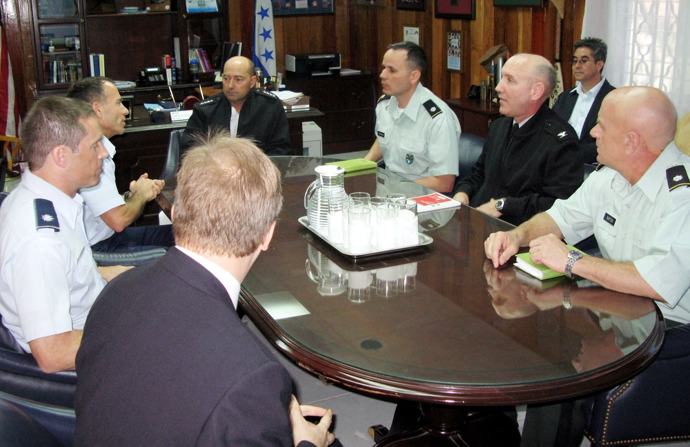 U.S. Southern Command Chief Meets with Honduran Military Leaders
