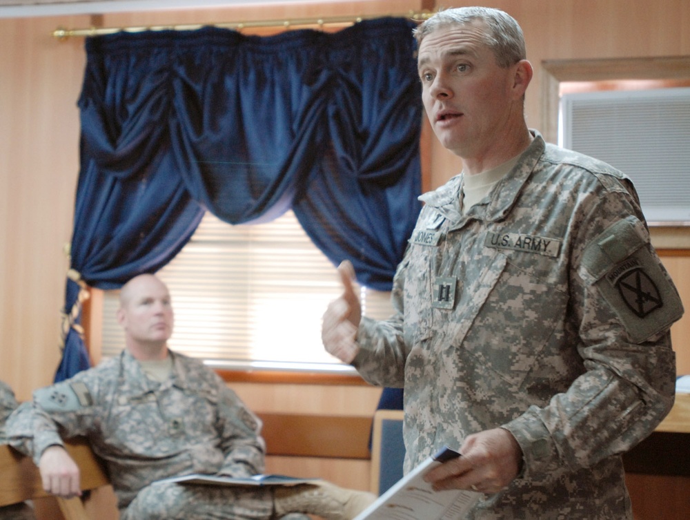 Army Chaplain Leads Financial Peace Class at Camp Victory, Iraq