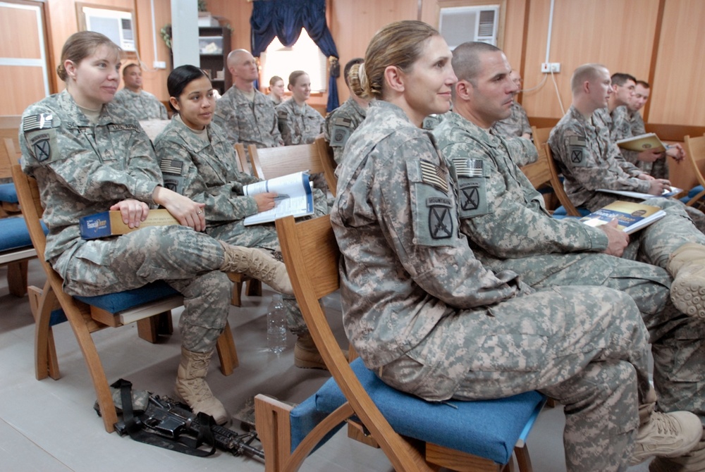 Soldiers Attend Financial Peace Program at Camp Victory