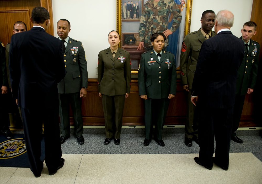 Obama and Biden Visit Pentagon, Discuss Afghanistan and Iraq with Military Leaders